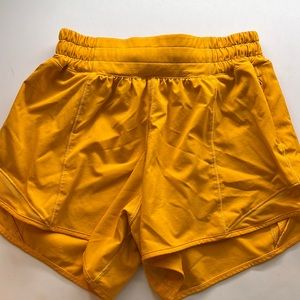 Lululemon Clementine size 2 Hotty Hot Shorts 4”